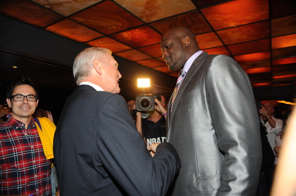 梅西印度行首站仅现身10分钟，部分球迷狂嘘并破坏球场设施（梅西印度行首站仅露面10分钟，部分球迷嘘声四起并损坏球场设施）