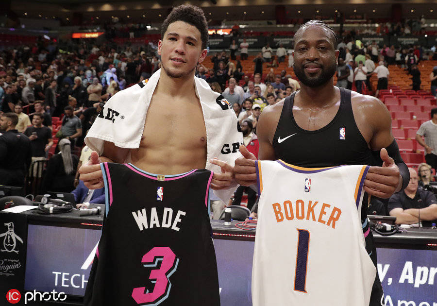 福布斯穿7号替补登场，是马丁内斯执教后第14位完成首秀球员（福布斯身穿7号替补出场，成为马丁内斯执教后第14位完成首秀的球员）