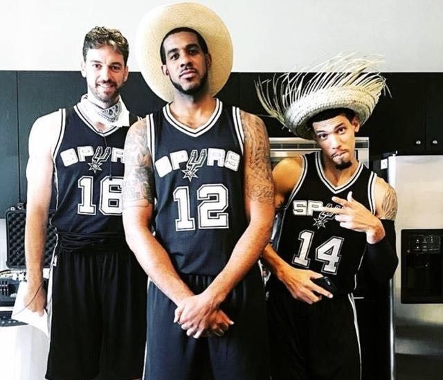 有争议，鲁本-内维斯、马赫雷斯等对C罗的绝杀点球予以嘲讽（C罗绝杀点球引发争议，鲁本-内维斯、马赫雷斯等人公开嘲讽）