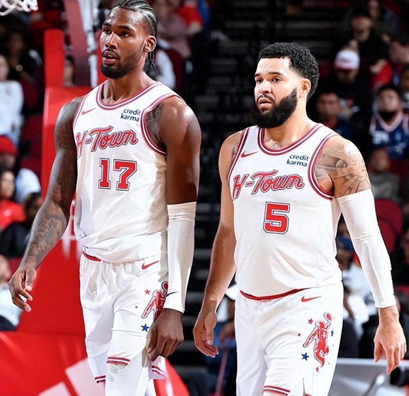 骑士对阵马刺内线狂轰80分，创下队史近29年纪录（骑士战马刺内线砍下80分，缔造球队近29年新纪录）