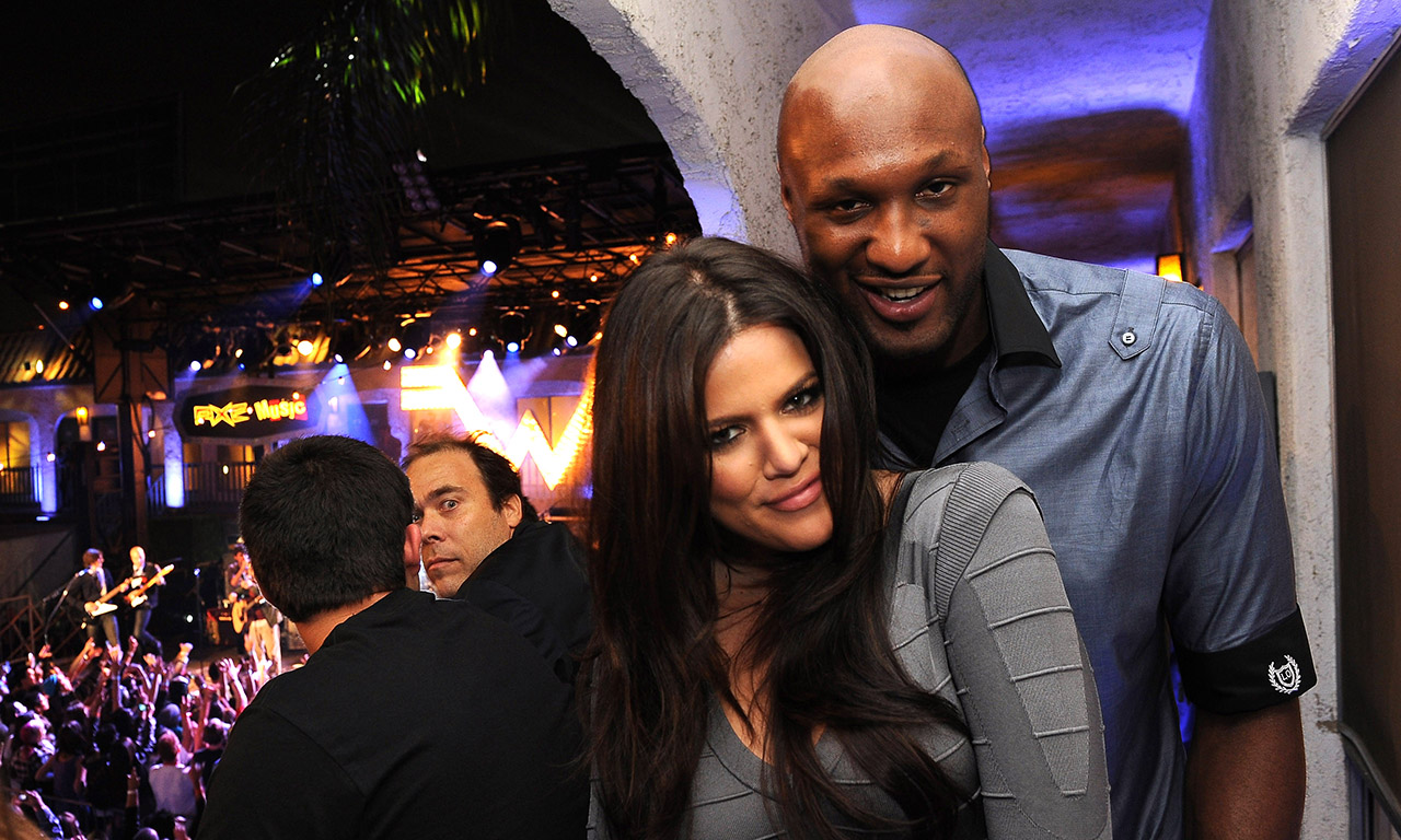 詹姆斯：防守时我们要拧成一根绳，并且时刻保持沟通（詹姆斯：防守要同心协力，始终保持沟通）