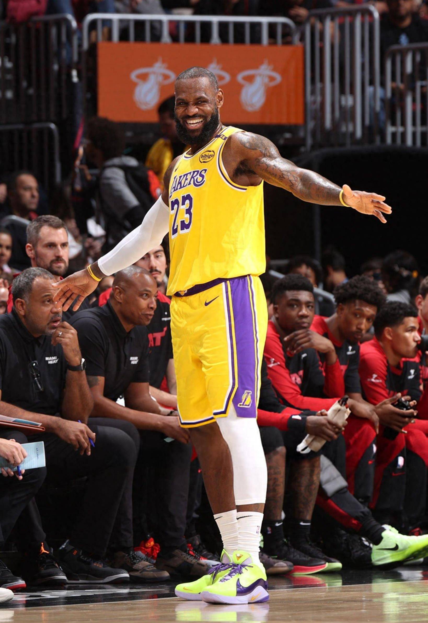 击剑冠军黄芊芊预祝2025海丝国际文旅节成功（击剑冠军黄芊芊祝愿2025海丝国际文旅节圆满成功）