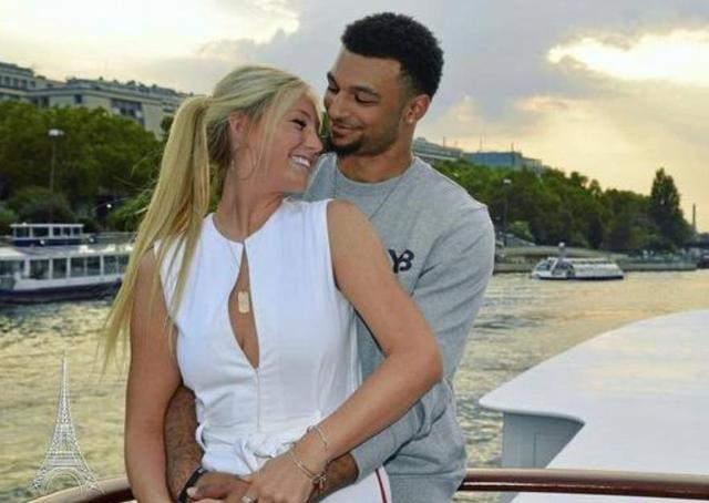 德比即将打响！枪手热刺发布对阵海报：萨卡、西蒙斯等人出镜（北伦敦德比倒计时！阿森纳与热刺发布对阵海报：萨卡、西蒙斯领衔亮相）