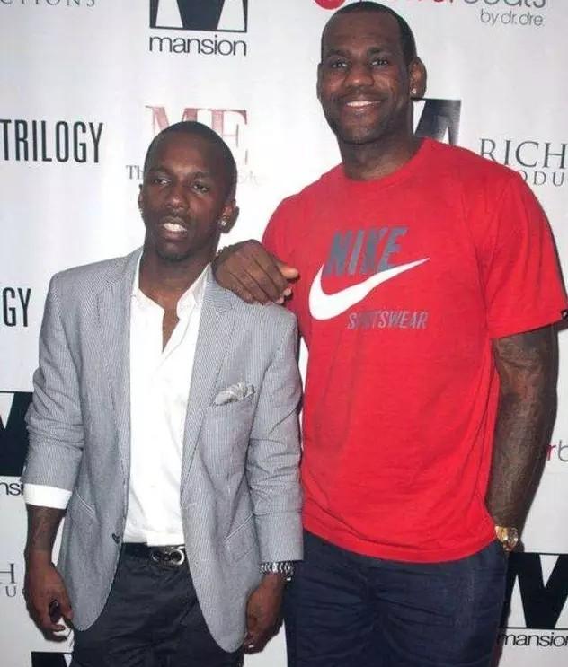 传闻：除枪手外，拜仁和切尔西也在密切关注罗比尼奥-瓦斯（曝：除阿森纳外，拜仁与切尔西同样密切关注罗比尼奥-瓦斯）