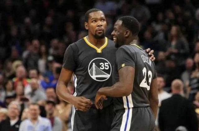 战火中创奇迹！巴勒斯坦力压两大洲冠军头名出线，国足安逸何日醒（战乱中逆袭成奇迹！巴勒斯坦压过两洲冠军夺小组头名，国足安逸几时醒）