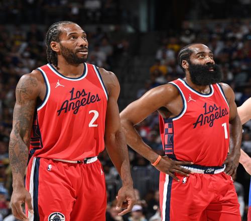 杰伦·约翰逊半场三双创纪录，成道格·里弗斯后首人（杰伦·约翰逊半场砍下三双刷新纪录，成为里弗斯以来第一人）