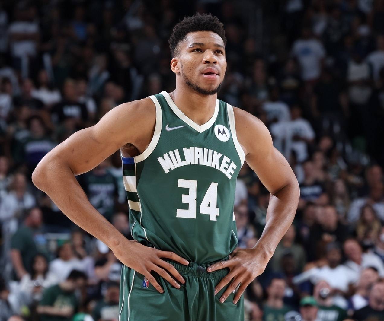 替补球员关键时刻得分逆转比赛（替补发威关键得分助队逆转取胜）