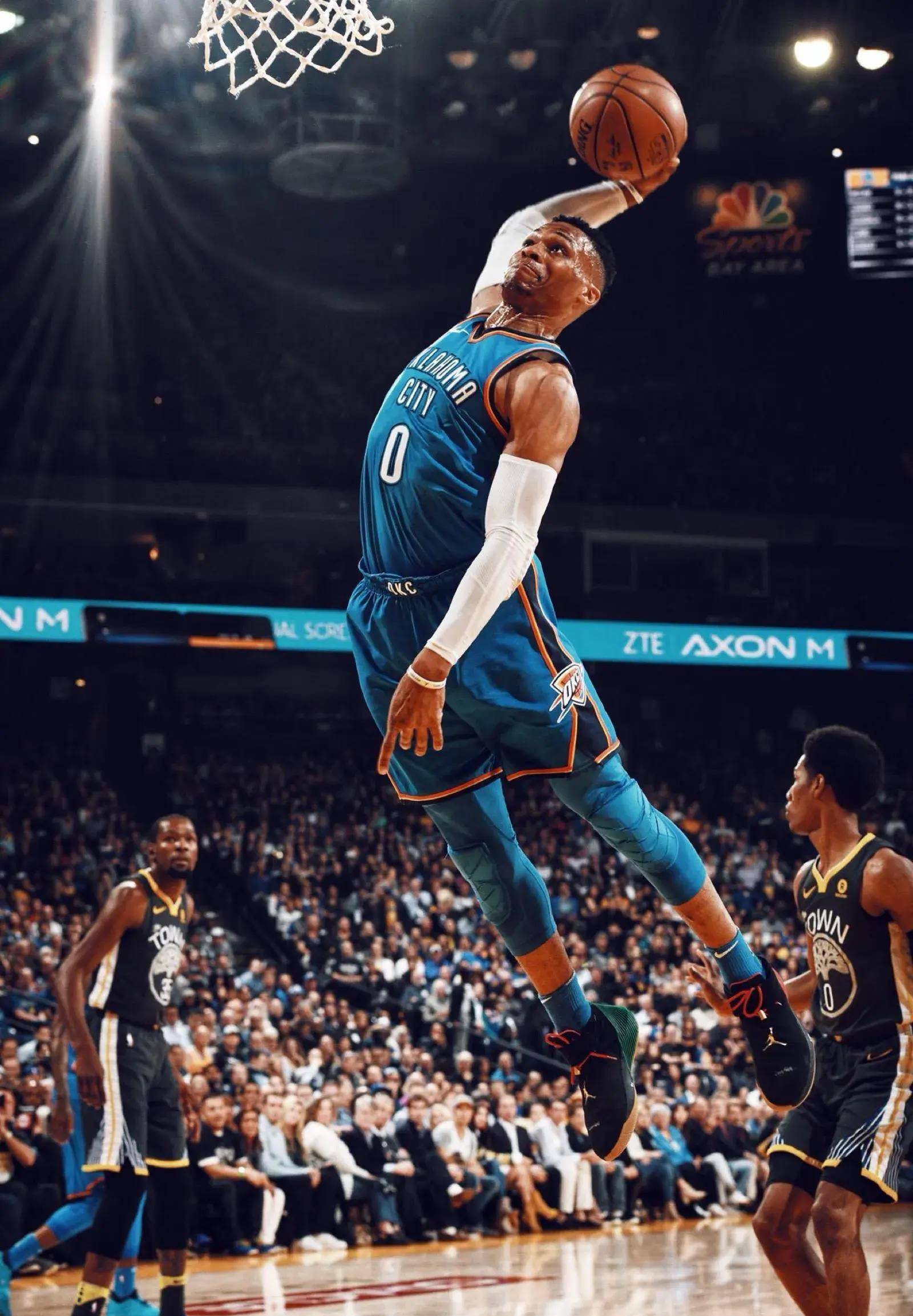 马克西54分加时救主！76人客场123-114击败雄鹿送其三连败（马克西轰下54分加时发威，76人客场123-114击退雄鹿，送对手三连败）