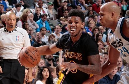 贝纳蒂亚：裁判偷了我们的点球，和他们说话时几乎都不看你（贝纳蒂亚：裁判抢走了我们的点球，与他们交流时几乎不看人）